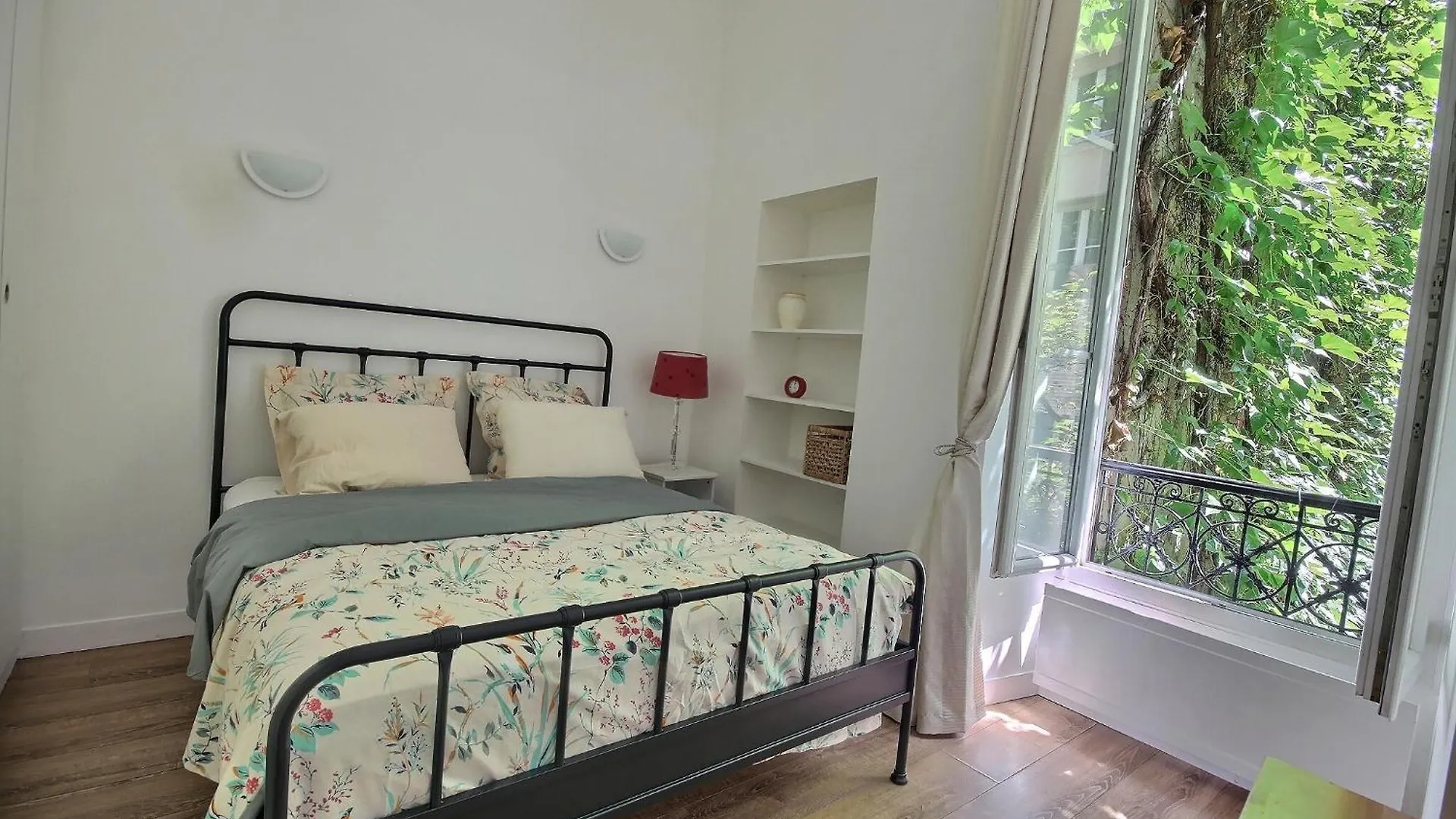Artist Apartment In Le Marais Paris